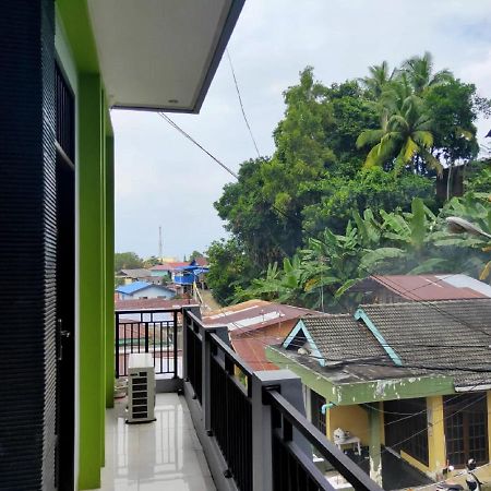 Vaccinated Staff - Oyo 3919 Karmila Syariah Guest House Balikpapan  Exterior photo