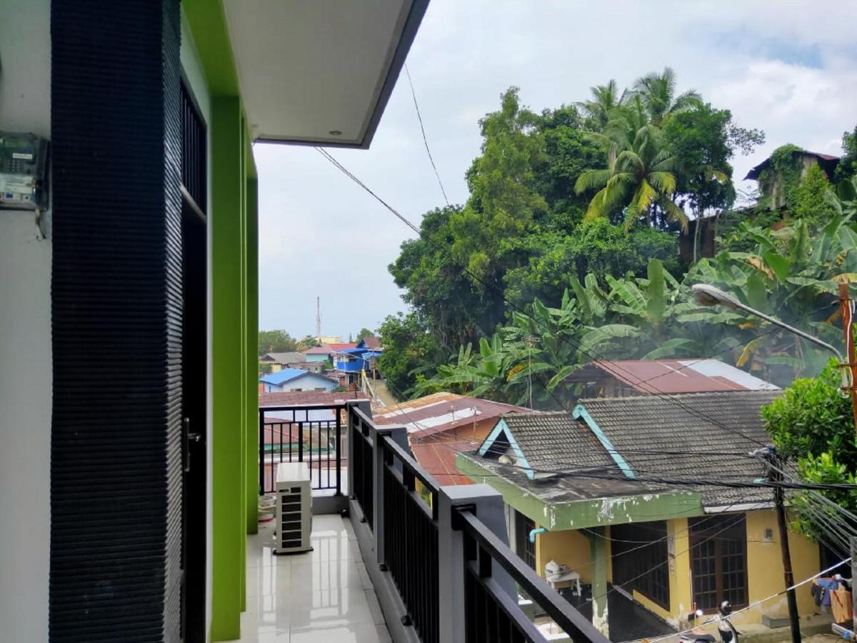 Vaccinated Staff - Oyo 3919 Karmila Syariah Guest House Balikpapan  Exterior photo