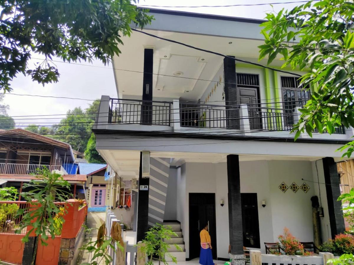 Vaccinated Staff - Oyo 3919 Karmila Syariah Guest House Balikpapan  Exterior photo