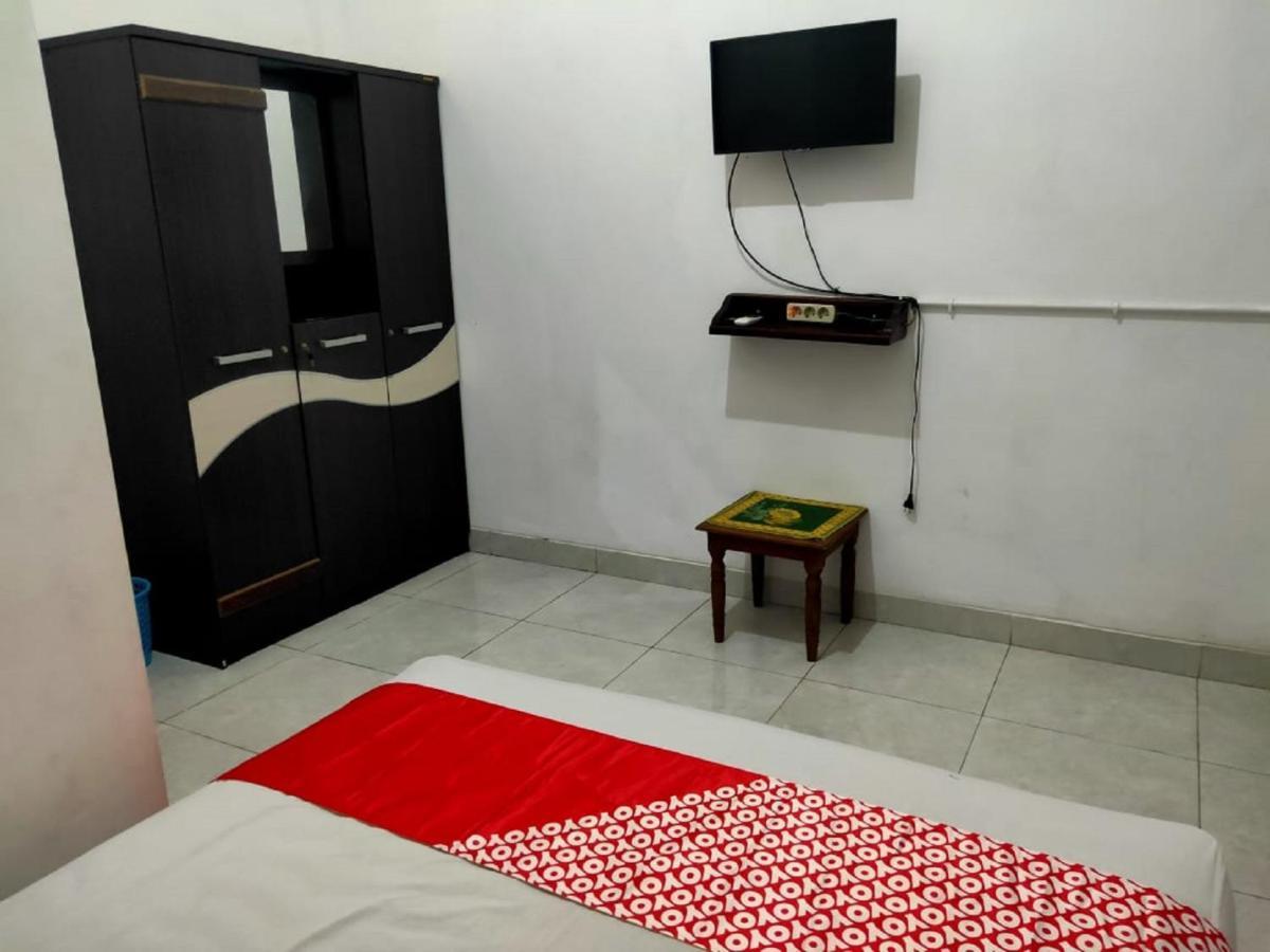 Vaccinated Staff - Oyo 3919 Karmila Syariah Guest House Balikpapan  Exterior photo